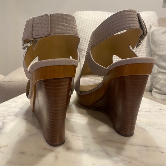 NWOT Michael Kors Josephine Platform Wedge- Grey - Picture 4 of 6